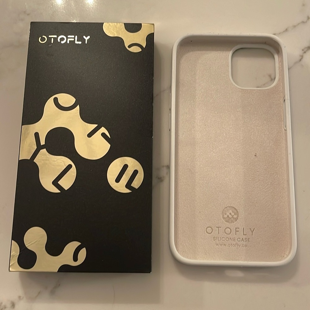 IPhone 13 white silicone case